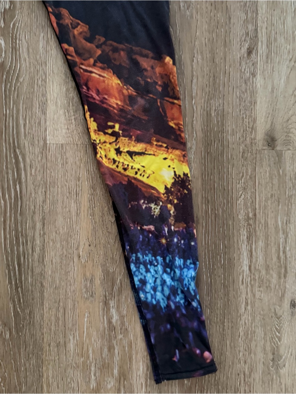 Colorado Threads- Red Rocks Leggings- Limited Addition - Picture 3 of 7